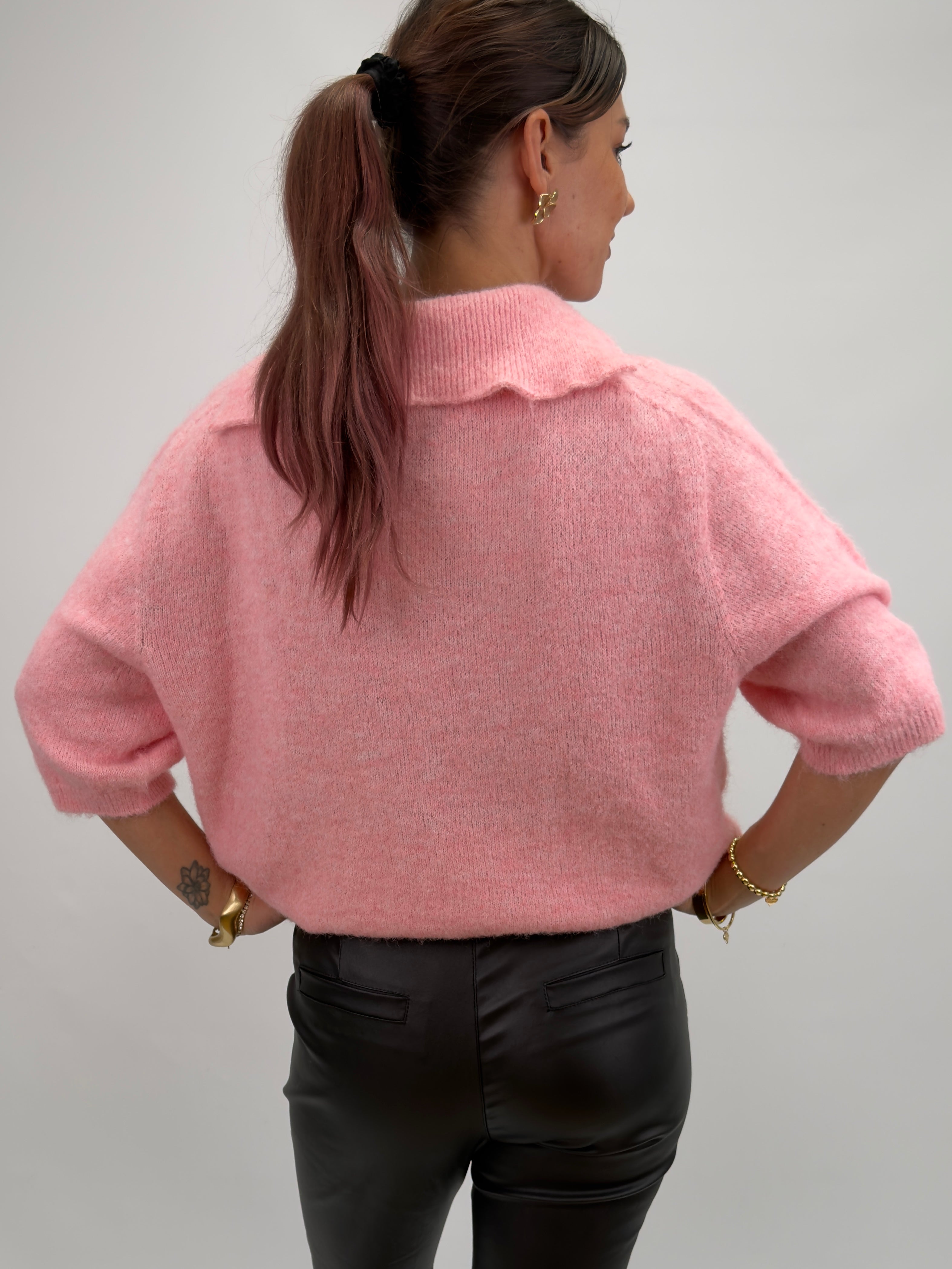 Stickad tröja med krage ROSA