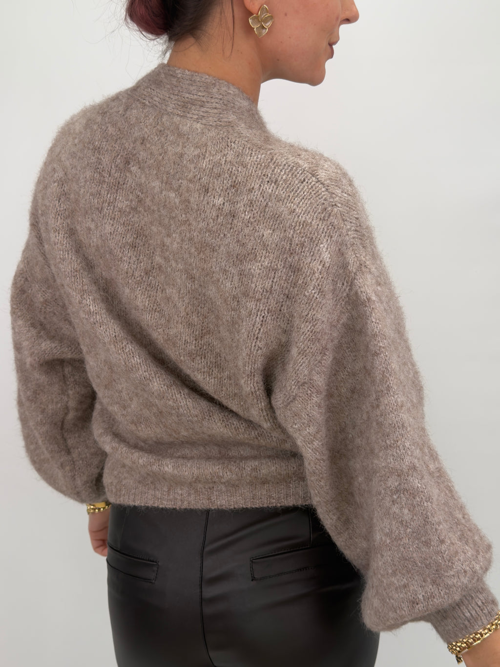 Stickad omlottkofta BEIGE