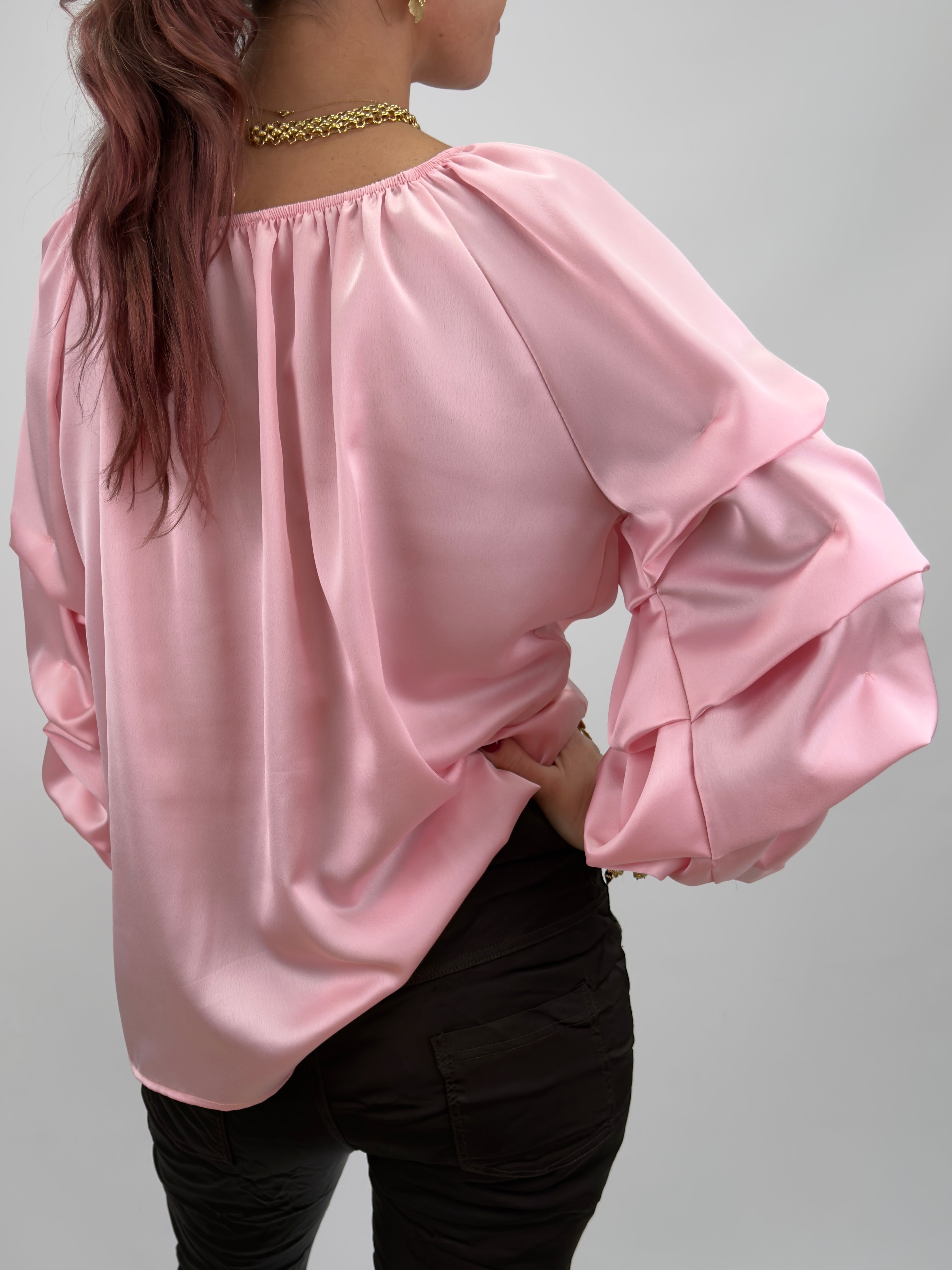 Glansig blus med volymärm rosa, blå & grön
